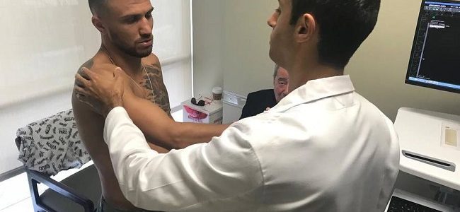 Ломаченко після бою з Лінаресом потребує операції на плечі