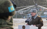 Лукашенко заявил о стягивании войск Украины к границе