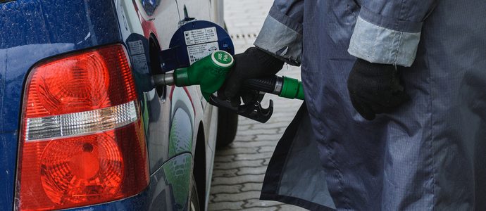 Ціни на АЗС валяться. Що відбувається та чому вартість пального має бути ще нижчою?